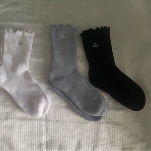 ALO Yoga Ribbed Ruffle-Cuff Crew Socks — White, Gray, Black